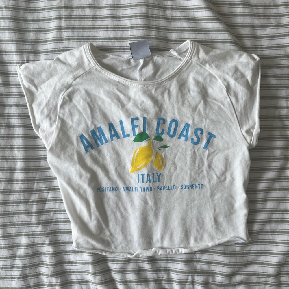 white cropped baby tee